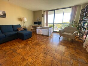60 Longwood Ave, Unit 710 in Brookline, MA - Building Photo - Building Photo