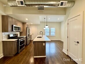 4319 Roanoke Pkwy in Kansas City, MO - Building Photo - Building Photo