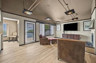 560 Yacht Club Dr in Rockwall, TX - Foto de edificio - Building Photo