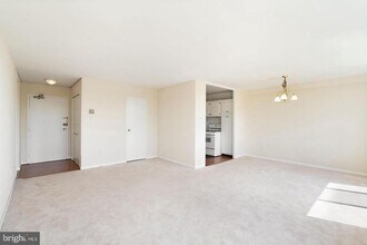 6641 Wakefield Dr in Alexandria, VA - Building Photo - Building Photo