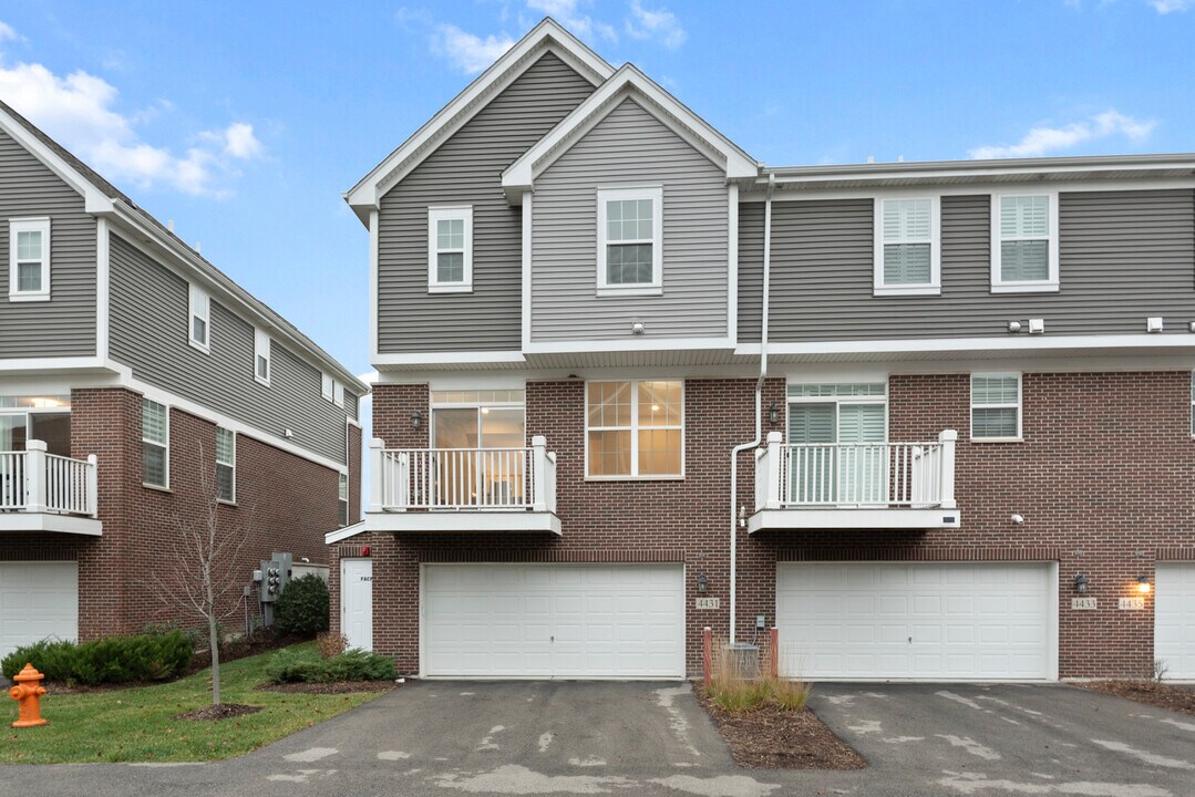4431 Monroe Ct in Naperville, IL - Building Photo