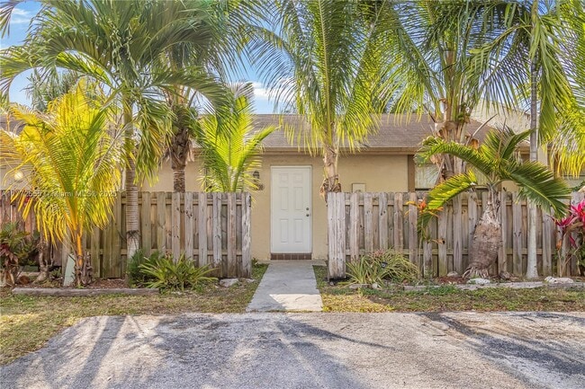 1630 Sandpiper Blvd in Homestead, FL - Building Photo - Building Photo