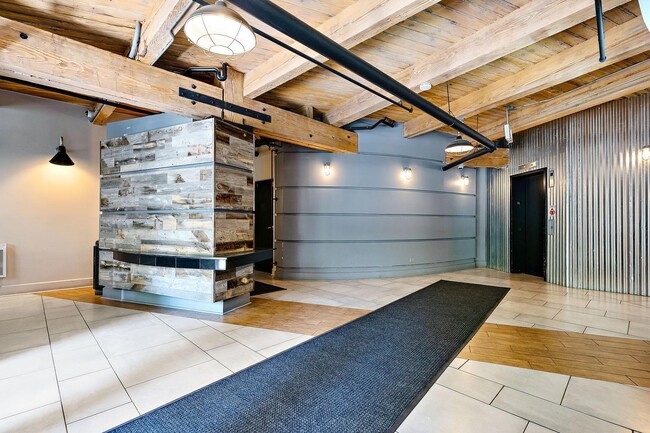 2210 W Wabansia Ave in Chicago, IL - Building Photo - Building Photo