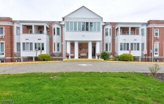 520 Turnpike C125 Tpke in Pompton Plains, NJ - Building Photo