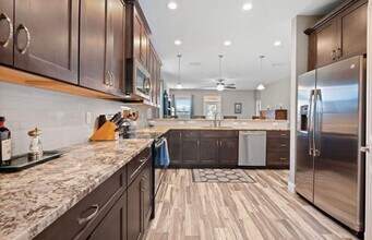 252 Schneider Dr in Fort Walton Beach, FL - Building Photo - Building Photo