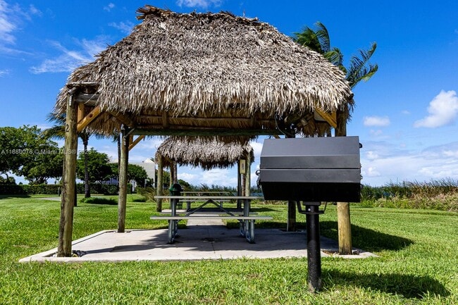 109 Lake Emerald Dr in Oakland Park, FL - Building Photo - Building Photo