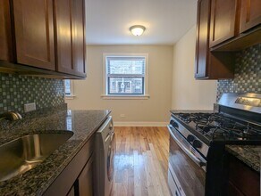 510 W Briar Pl, Unit 203 in Chicago, IL - Building Photo - Building Photo