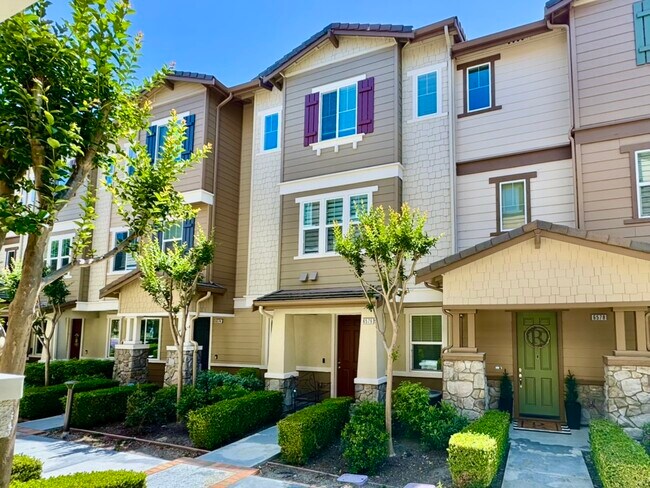 property at 6576 S Mariposa Ct