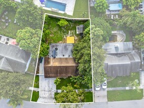 3428 Capri Rd in Palm Beach Gardens, FL - Foto de edificio - Building Photo