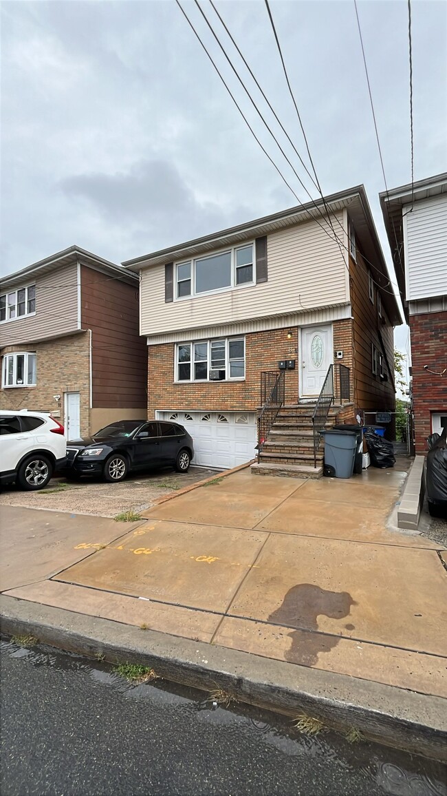 property at 8 E View Ct