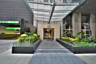 65 E Monroe St in Chicago, IL - Building Photo - Building Photo