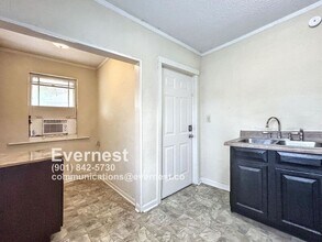 180 Clark Pl in Memphis, TN - Building Photo - Building Photo
