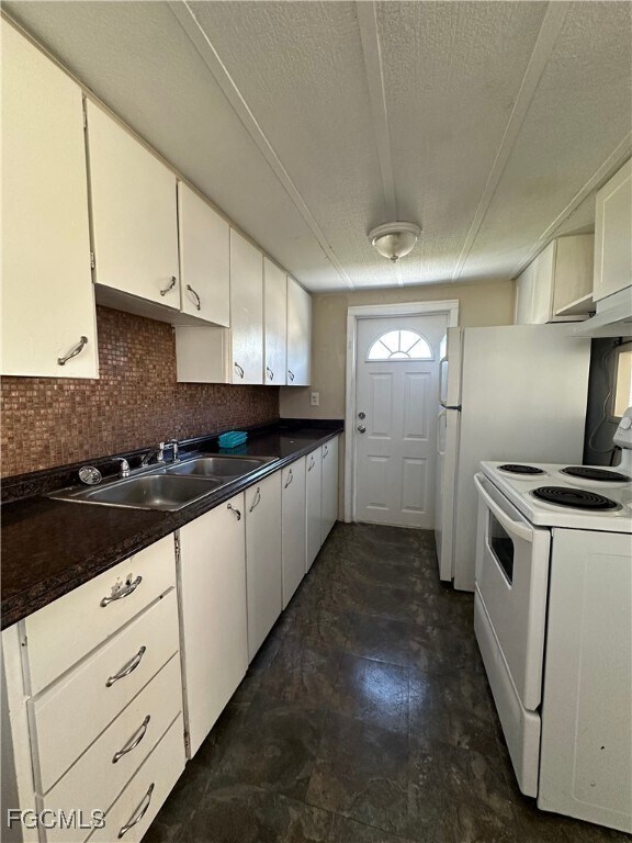 333 Lantern Ln in North Fort Myers, FL - Building Photo - Building Photo