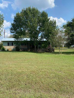 83 Roots Rd in Martindale, TX - Building Photo