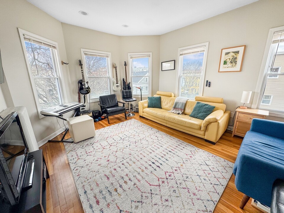 107 Columbia St, Unit 3 in Cambridge, MA - Building Photo