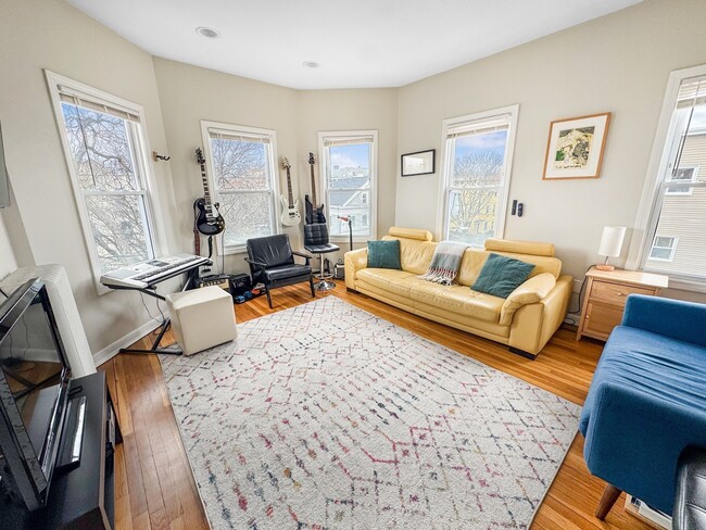 107 Columbia St, Unit 3