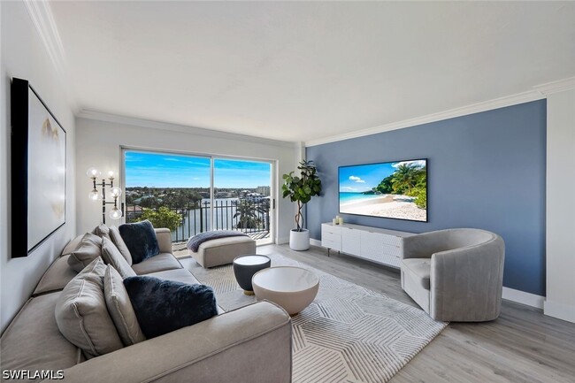 property at 2150 Gulf Shore Blvd N