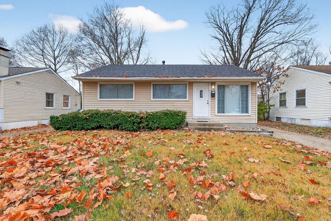 219 Presley Rd in St. Louis, MO - Building Photo