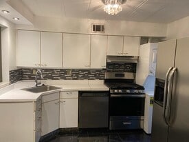 2034 Swallow Hill Rd, Unit 328 in Pittsburgh, PA - Building Photo