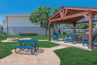 Fifteen12 in Bryan, TX - Foto de edificio - Building Photo