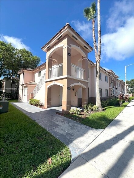 1240 SE 28th Ct, Unit 101 in Homestead, FL - Building Photo