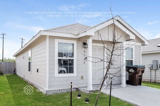 8142 Serro Medina in San Antonio, TX - Foto de edificio - Building Photo