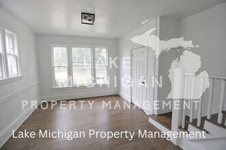 636 Livingston Ave NE in Grand Rapids, MI - Building Photo - Building Photo