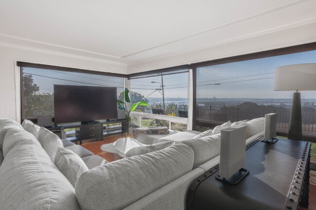 5008 Onstad St in San Diego, CA - Building Photo - Building Photo