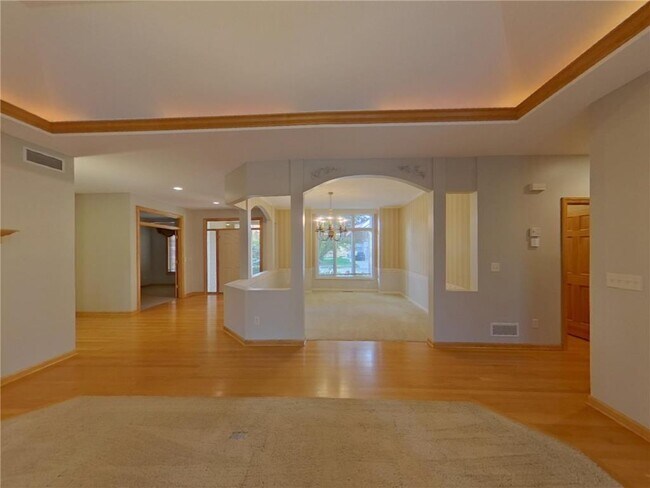 1202 Adrian Dr in Chaska, MN - Building Photo - Building Photo