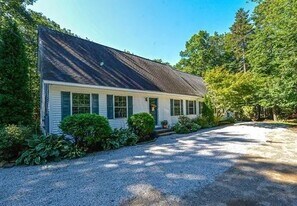 16 Dragonfly Ln, Unit B in Kennebunkport, ME - Building Photo