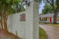 5815 Walnut Hill Ln in Dallas, TX - Building Photo - Building Photo