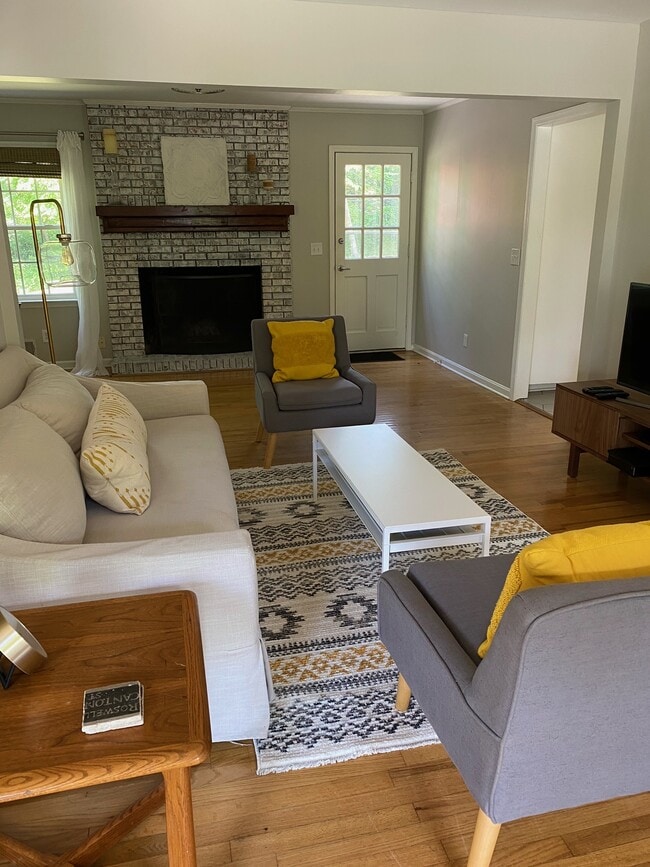 1160 Saratoga Rd in Roswell, GA - Building Photo - Building Photo