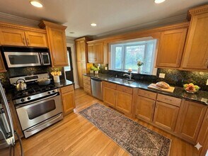 129 Hillside Rd in Watertown, MA - Building Photo - Building Photo