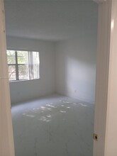 8405 NW 8th St in Miami, FL - Building Photo - Building Photo