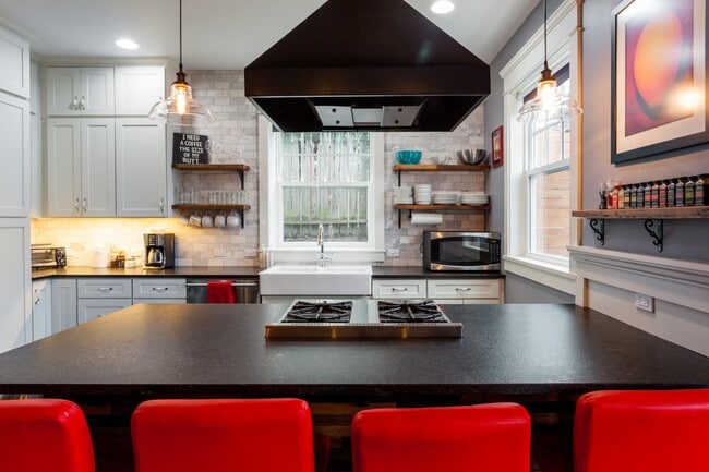 337 NE 54th St, Unit B in Seattle, WA - Foto de edificio - Building Photo