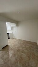 10123 Alondra Blvd, Unit 6 in Bellflower, CA - Building Photo - Building Photo