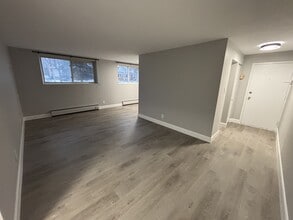 99 Westwood Dr in Kitchener, ON - Building Photo - Building Photo