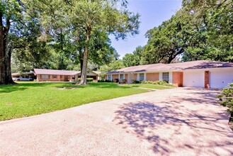 1555 N 23rd St in Beaumont, TX - Building Photo - Building Photo