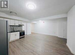 120 Spencer Ave in Toronto, ON - Building Photo - Building Photo