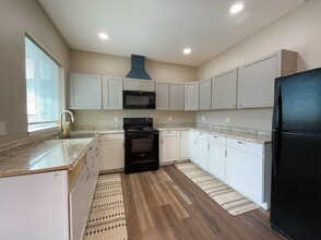 82 Smith St in Poughkeepsie, NY - Building Photo - Building Photo