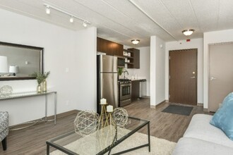 Oliver & Wendell Apartments in Minneapolis, MN - Building Photo - Building Photo