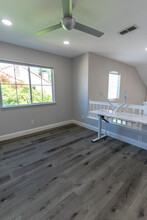 15 Paisan Ct in Sacramento, CA - Foto de edificio - Building Photo