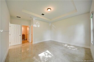 709 SW 3rd St in Dania Beach, FL - Foto de edificio - Building Photo