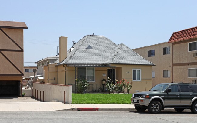 320 E Cedar Ave in Burbank, CA - Foto de edificio - Building Photo