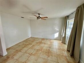 5174 NE 6th Ave, Unit 522 in Oakland Park, FL - Building Photo - Building Photo