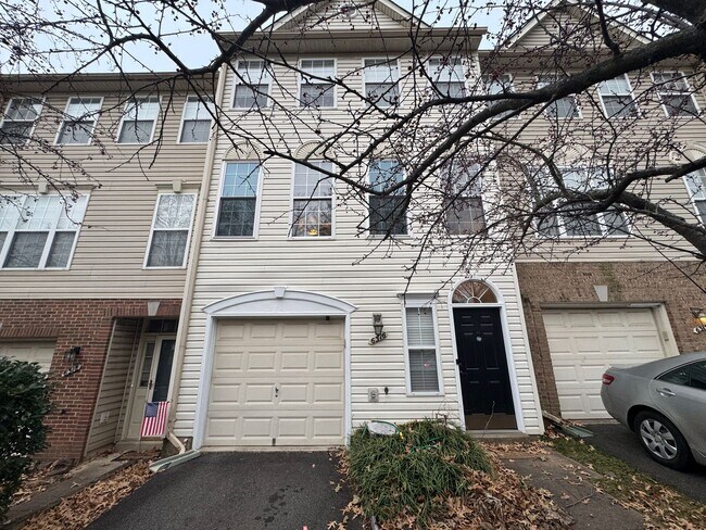 6316 James Harris Way in Centreville, VA - Building Photo - Building Photo