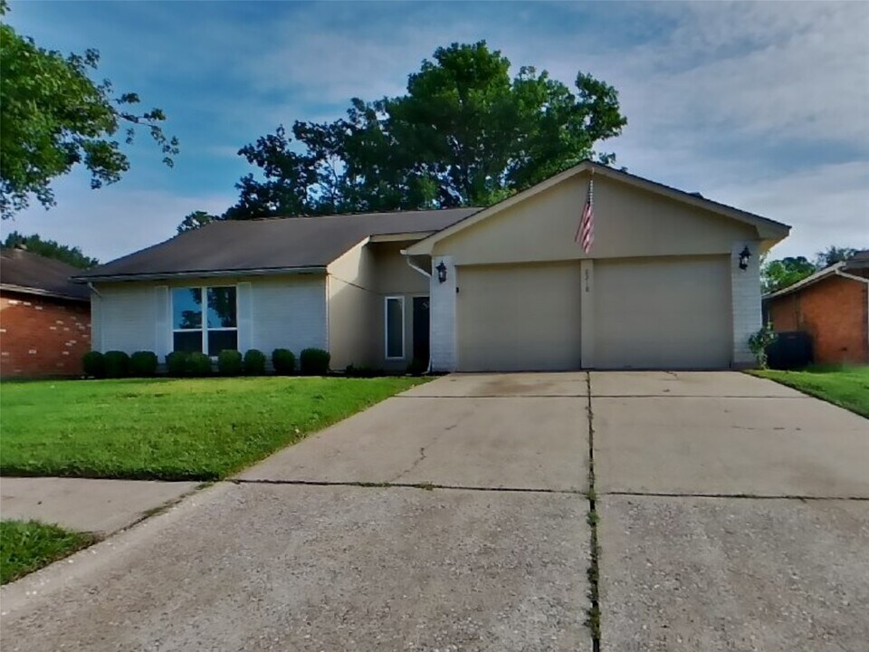 8218 Tattershall Cir in Humble, TX - Foto de edificio