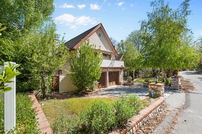 887 Talisman Ln in Lake Arrowhead, CA - Building Photo - Building Photo