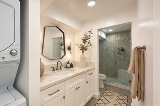12938 Valleyheart Dr in Los Angeles, CA - Building Photo - Building Photo