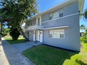 115 Lucerne Ave in Lake Worth Beach, FL - Foto de edificio - Building Photo